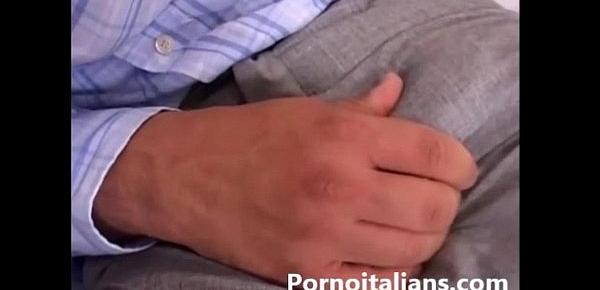  Incesto italiano old  porco fa ditalino  - Italian old pork ago fingering porn